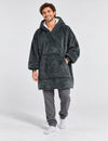 Pull plaid homme Kloody Cuddle gris foncé porté en studio, format adulte ample
