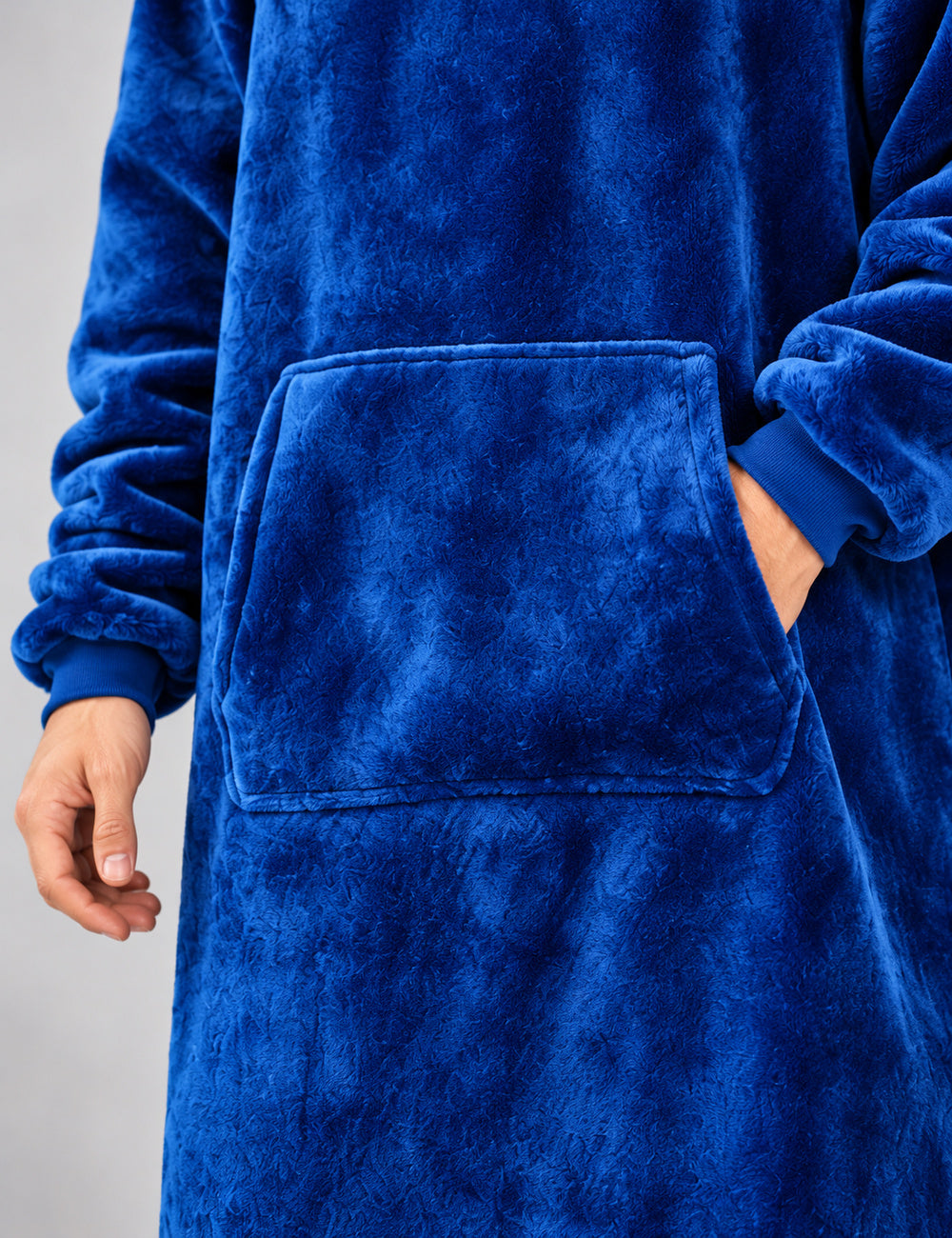 Poche kangourou et poignet du sweat capuche homme plaid Longos bleu