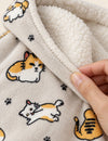 Détail de la doublure sherpa blanche et du tissu imprimé chats du Kloody Meaw Meaw
