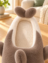 Chaussons Pilou Pilou Animal Marin, coloris marron : détail de l’intérieur crème et de la queue