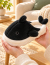 Chaussons Pilou Pilou Animal Marin, coloris noir : chausson tenu en main