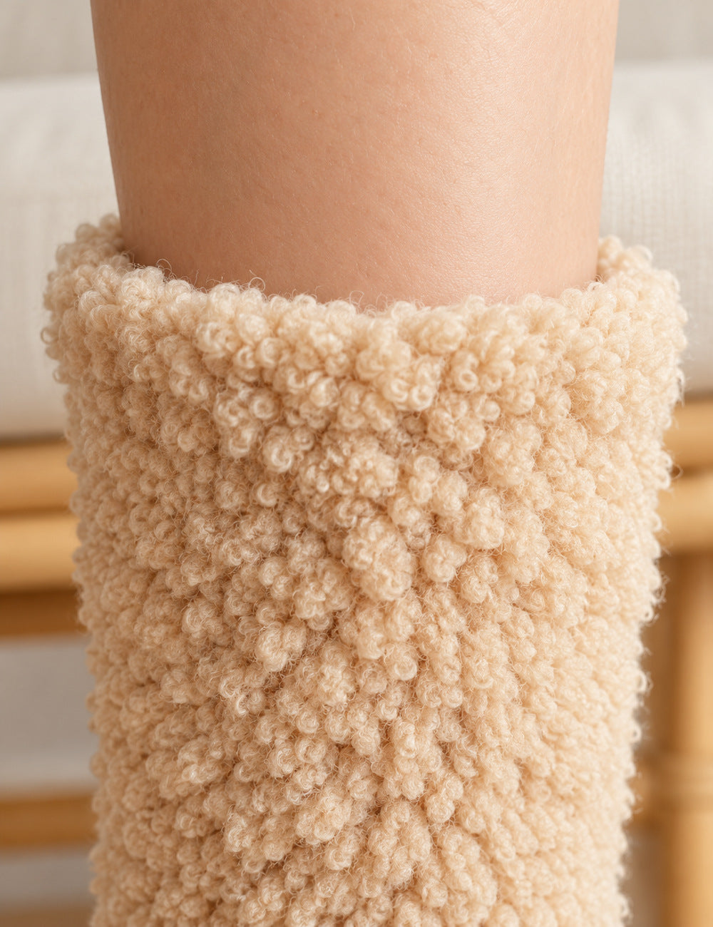 Chausson chaussette antidérapant femme beige clair — détail de l'ouverture et de la matière